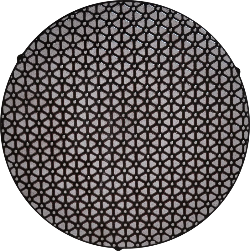 Akasel Aka-Allegran 6 slipskiva med ett sexkantigt, nätliknande mönster i svart och silver. Ytan har en symmetrisk design som är lämplig för finslipning med 9 – 3 µm diamanter. Den runda skivan har en detaljerad struktur som är utvecklad för optimal slipprestanda på prover med en hårdhet över 150 HV.
